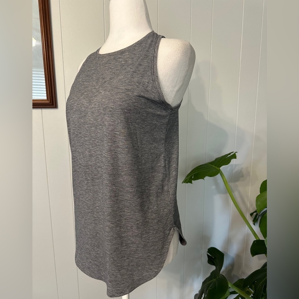 🛍️ Athleta Gray tank top Size XS excellent condition